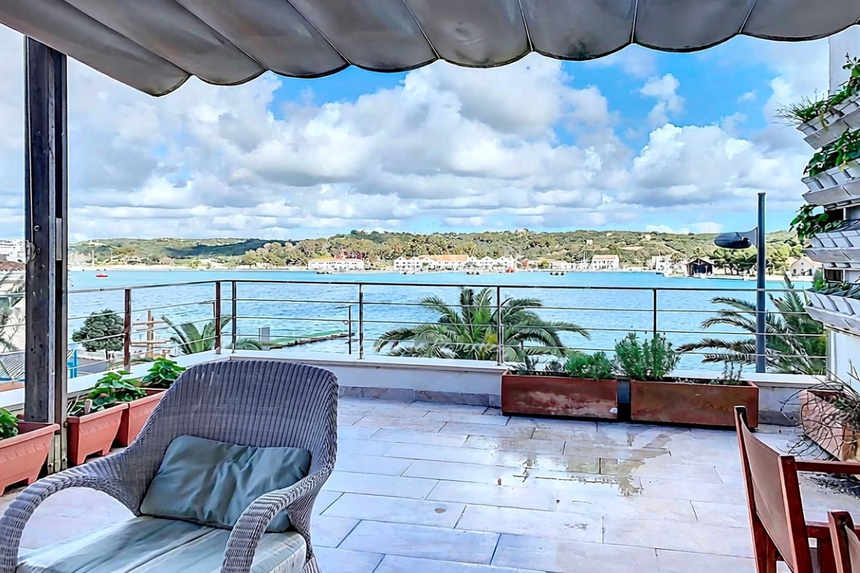 Chalet con acceso directo a playa en Maó — Terraza mar