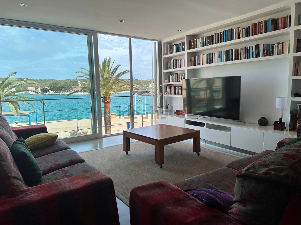 Chalet with direct beach access in Maó/Mahón — Living room