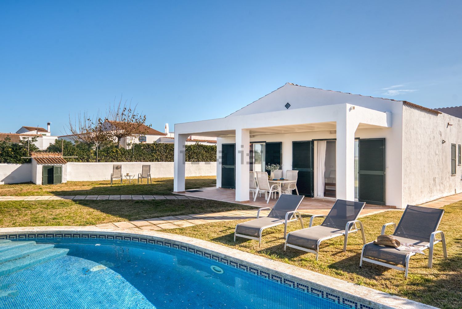 Chalet for sale with direct beach access in Ciutadella