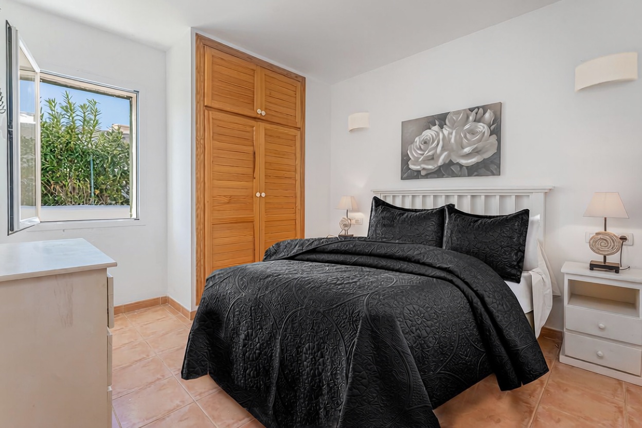 Chalet with direct beach access in Ciutadella — Bedroom
