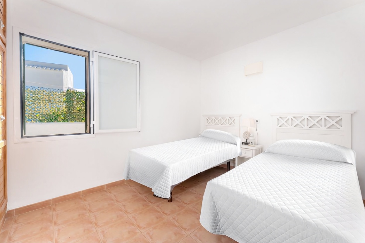 Chalet with direct beach access in Ciutadella — Bedroom