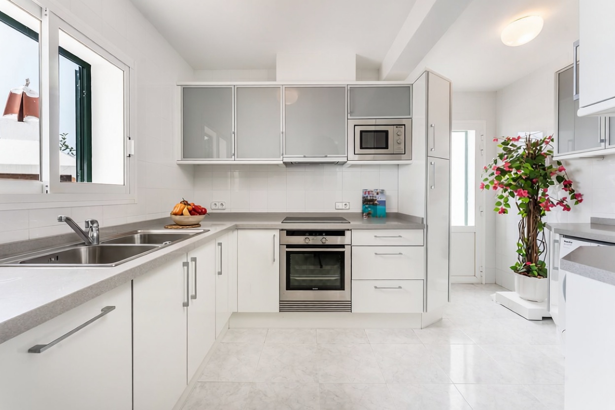 Chalet with direct beach access in Mallorca, Balears (Illes) — Kitchen