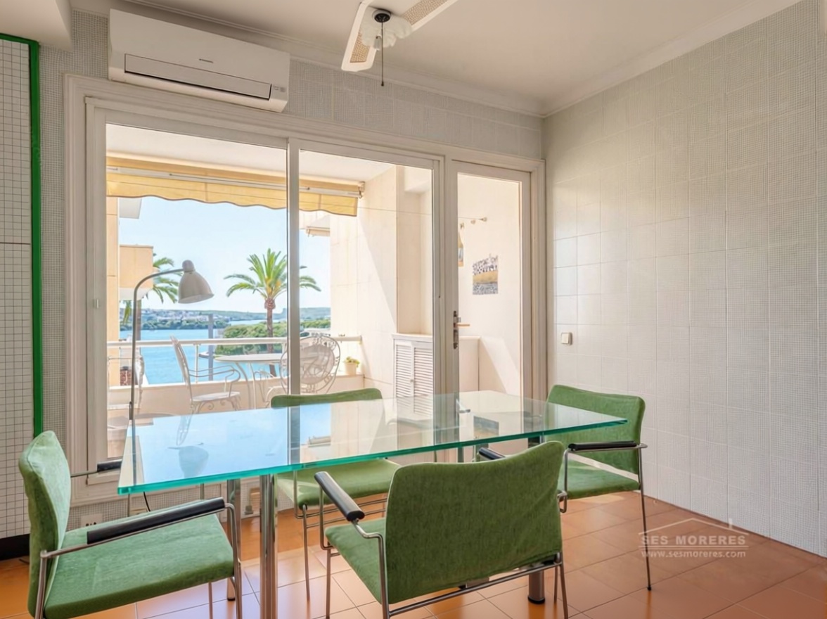 Piso en primera línea de playa en Maó — Terraza mar