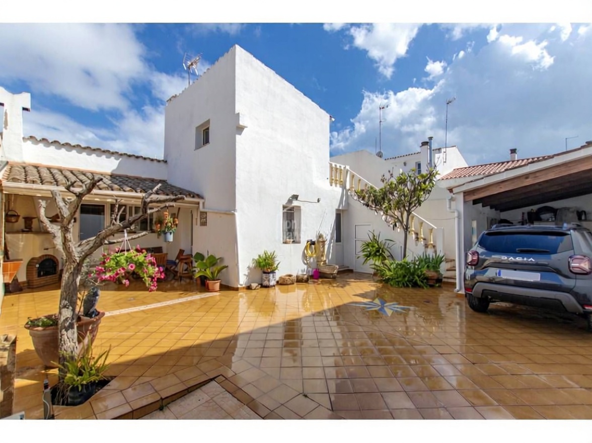 Chalet with direct beach access in Mallorca, Balears (Illes) — Terrace