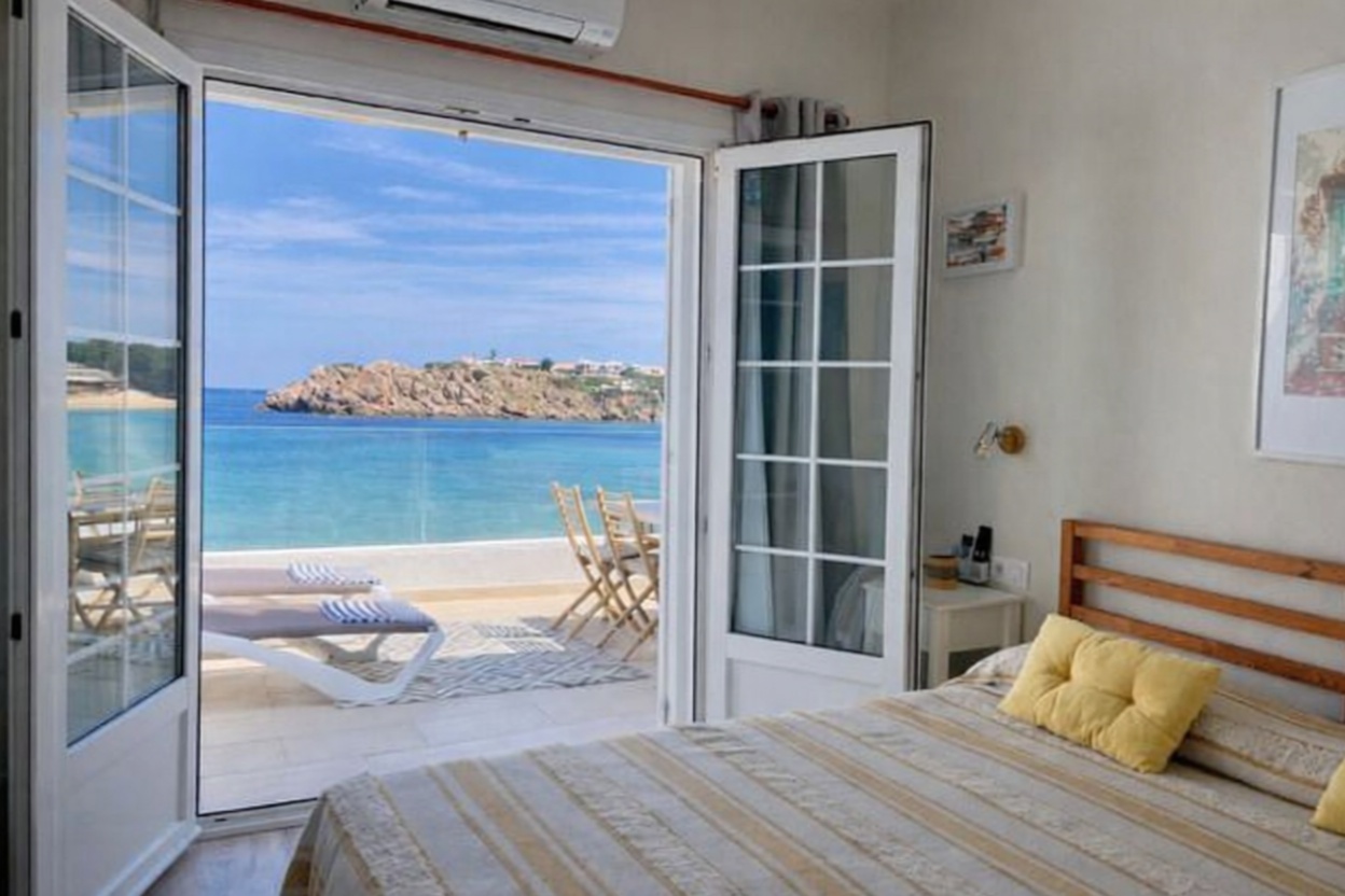 Chalet with direct beach access in Es Mercadal — Bedroom