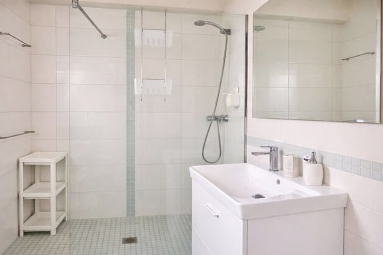 Chalet with direct beach access in Es Mercadal — Bathroom