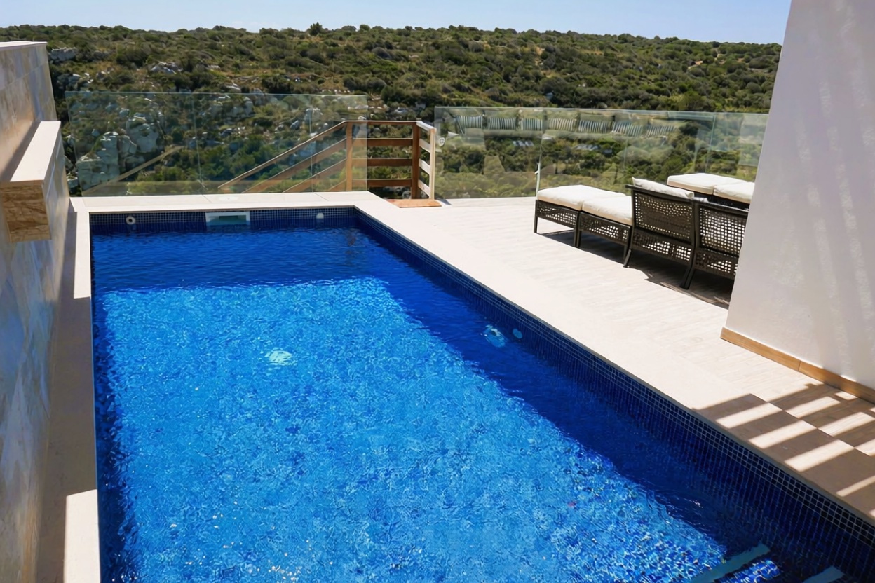 Chalet with direct beach access in Mallorca, Balears (Illes) — Pool