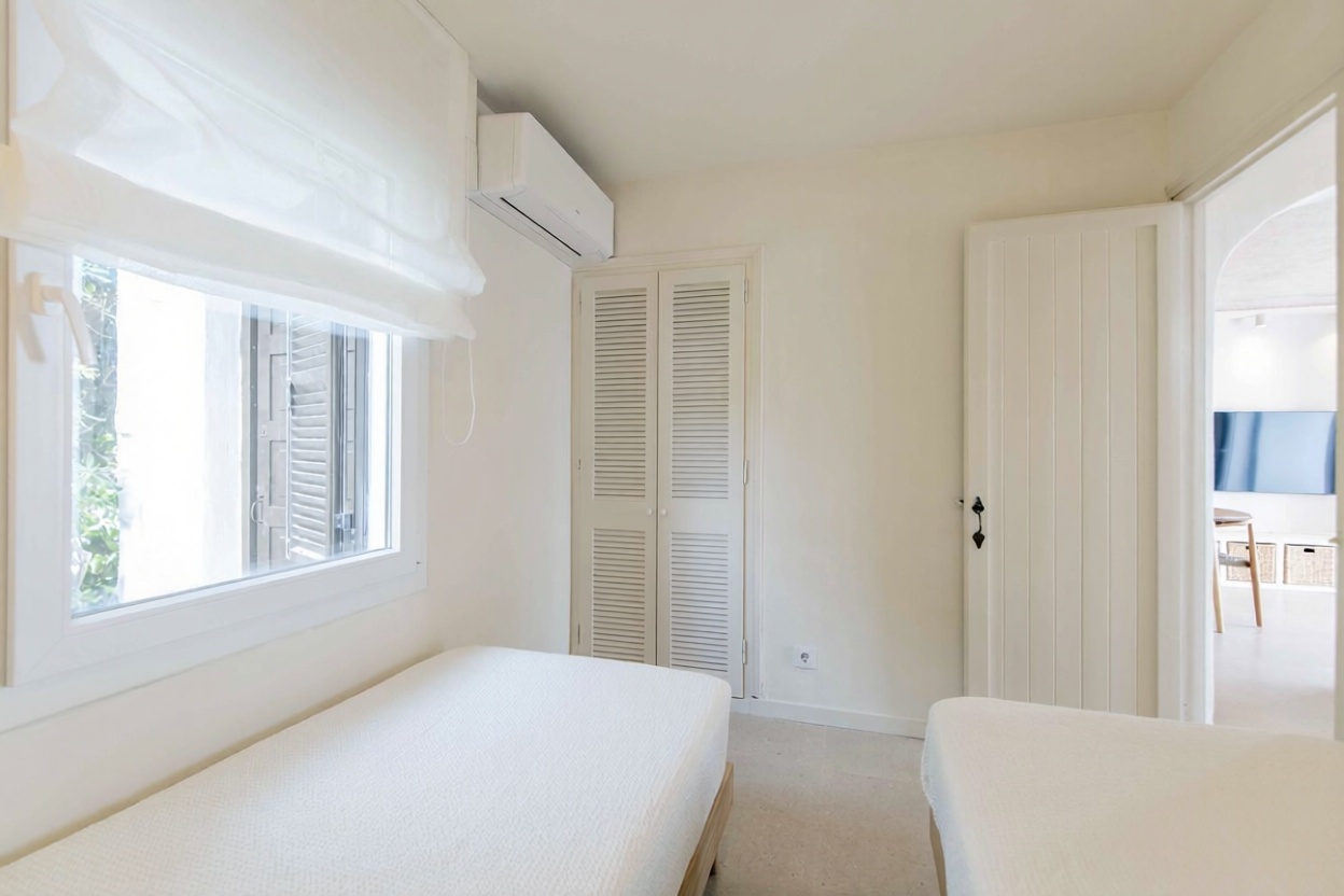 Chalet with direct beach access in Ciutadella — Bedroom