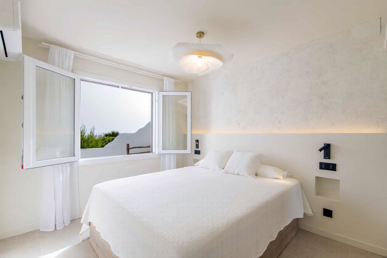 Chalet with direct beach access in Ciutadella — Bedroom