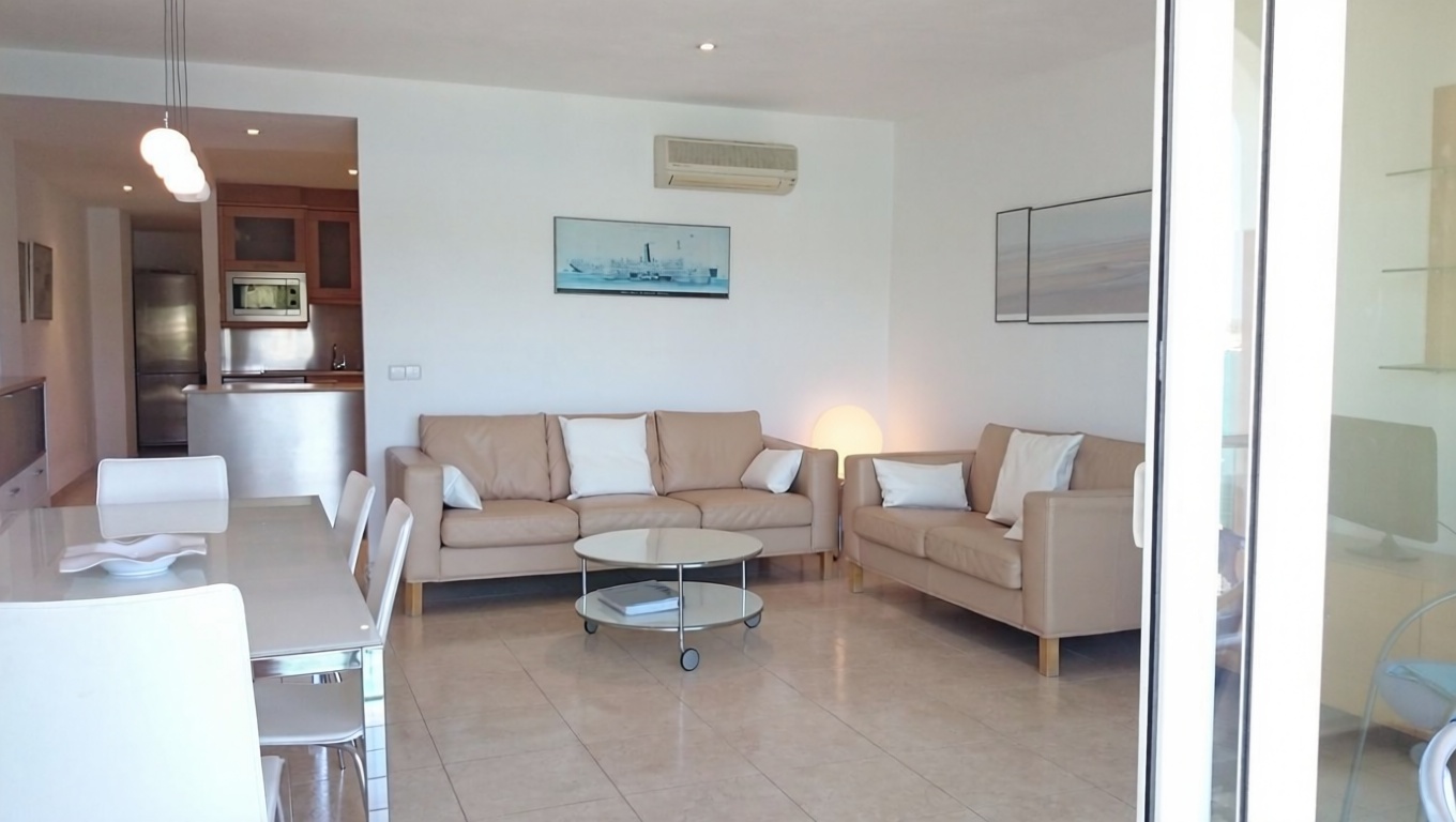 Beachfront duplex in Maó/Mahón — Living room