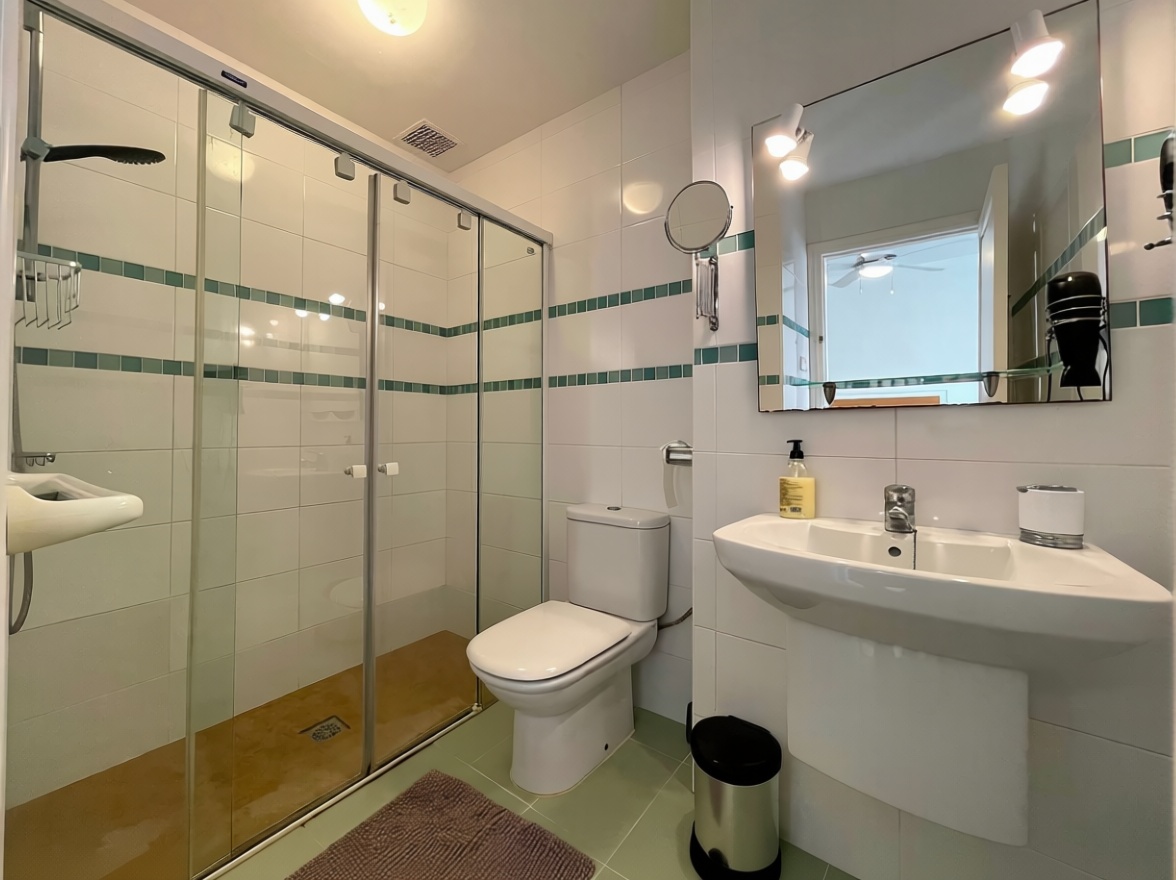Beachfront flat in Es Mercadal — Bedroom