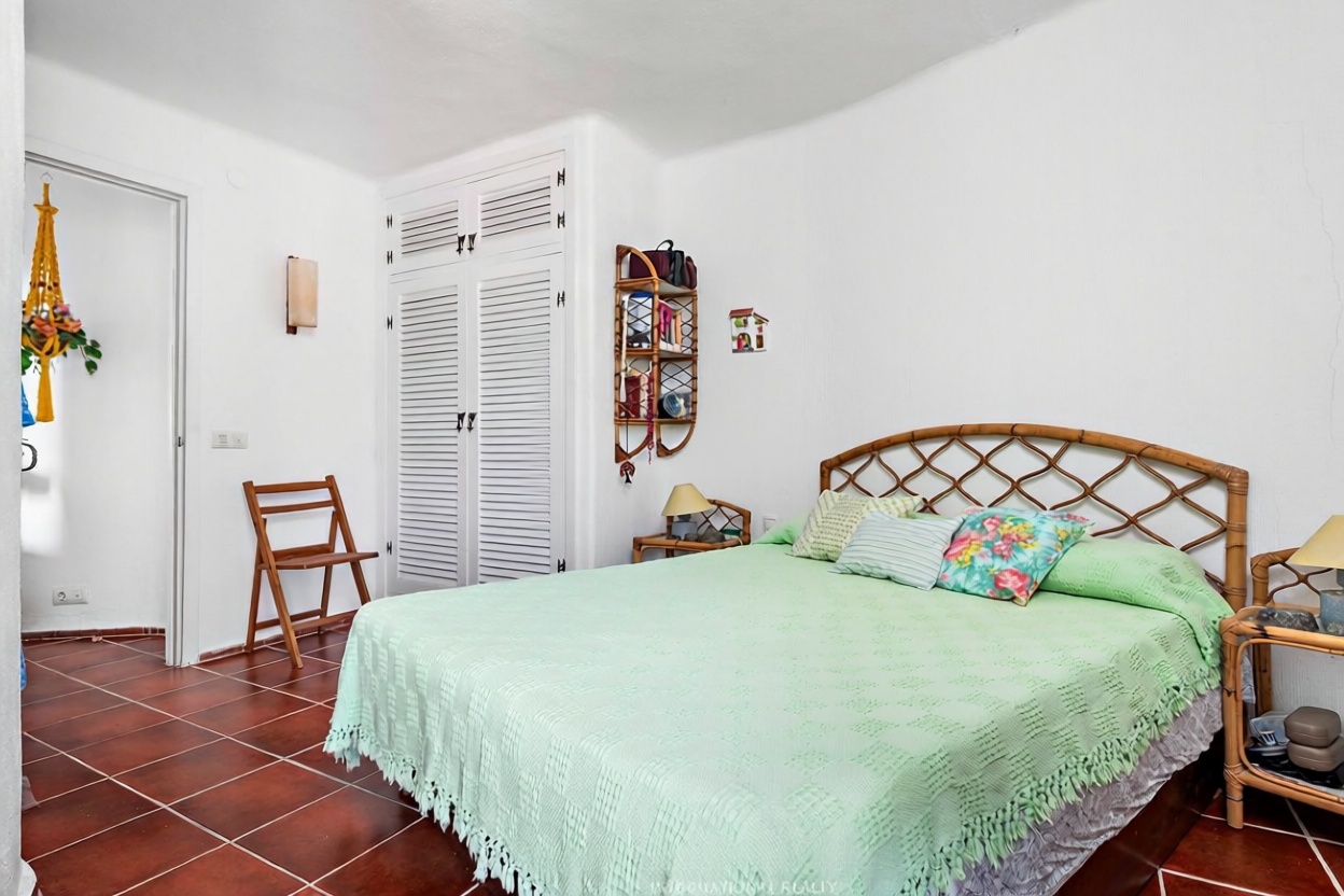 Beachfront flat in Es Mercadal — Bedroom