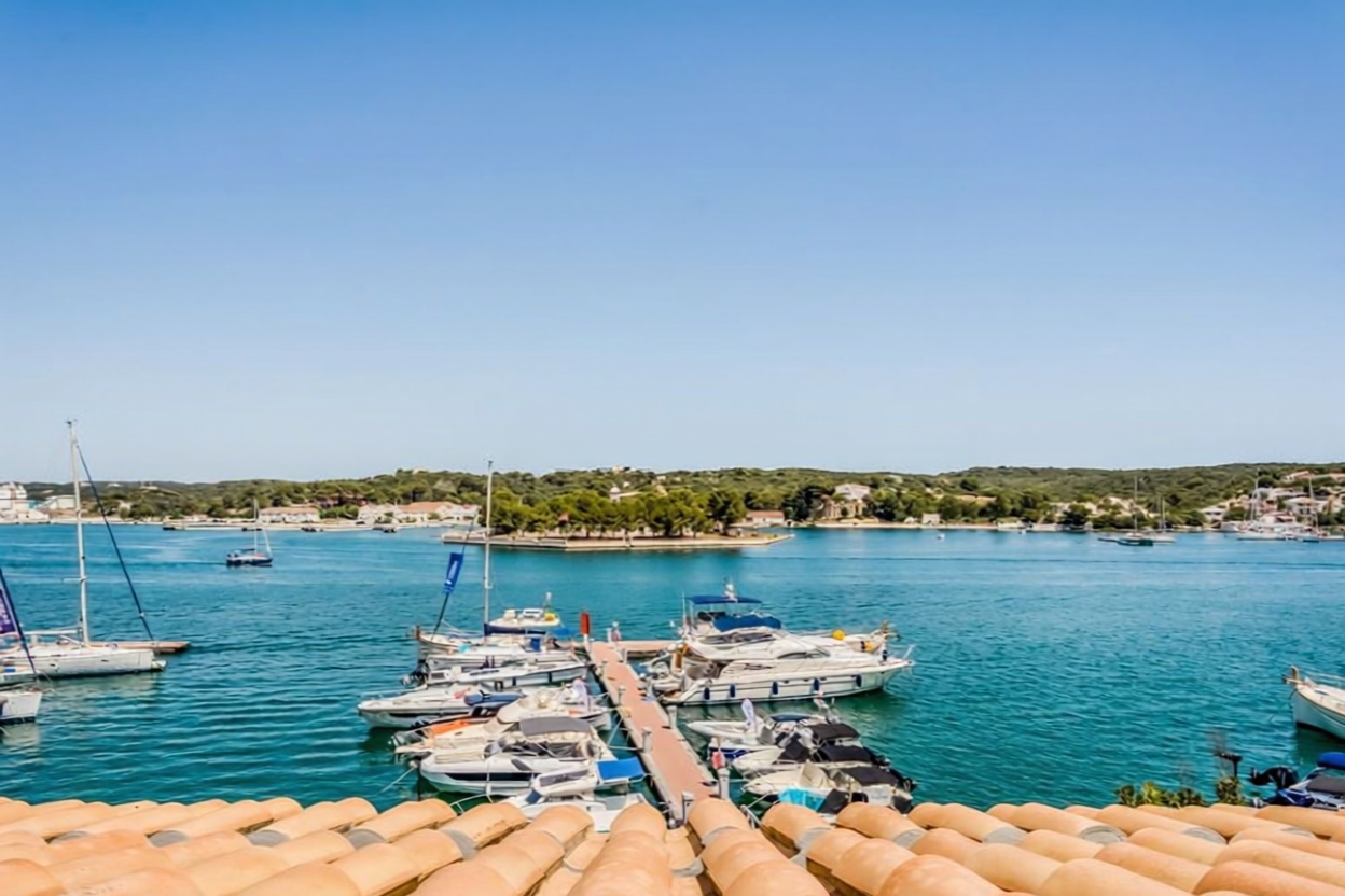 Dúplex en primera línea de playa en Maó — Vista mar