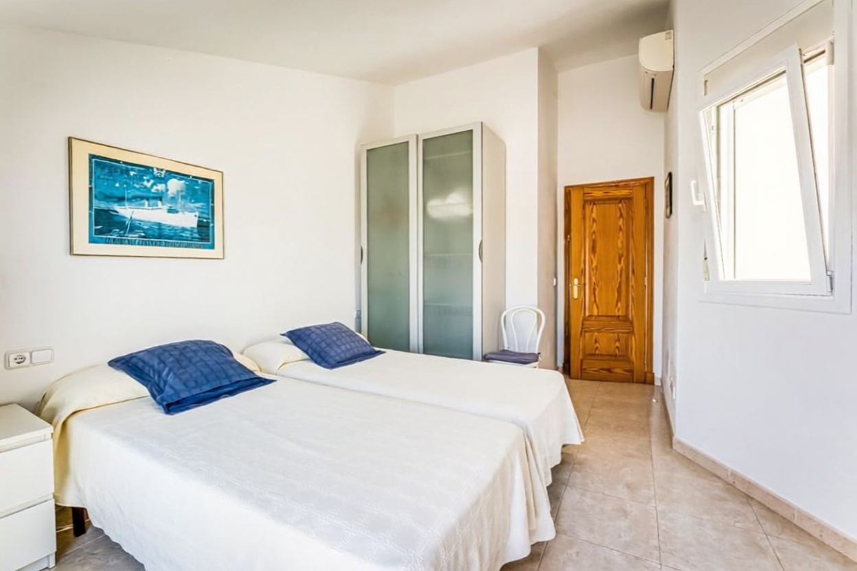 Dúplex en primera línea de playa en Maó — Dormitorio