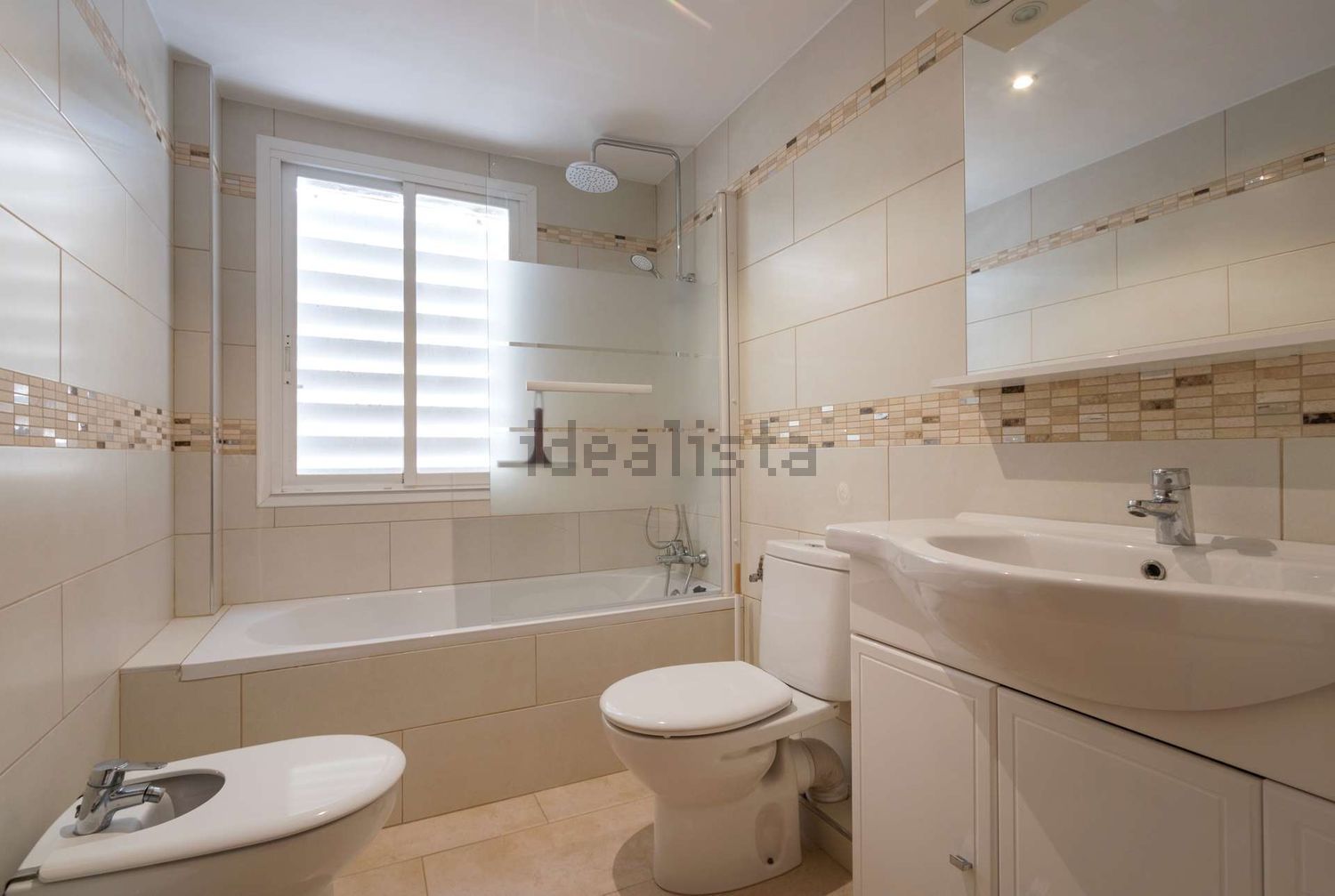 Apartamento em primeira linha de praia em Santa Eulalia del Río — Casa banho