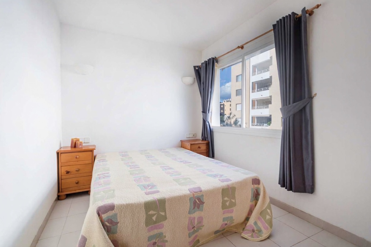 Apartamento em primeira linha de praia em Santa Eulalia del Río — Quarto