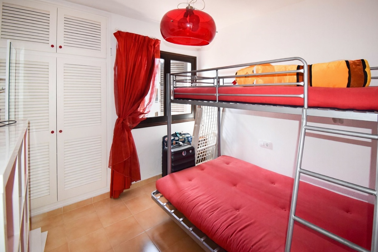 Beachfront flat in Blanes — Bedroom