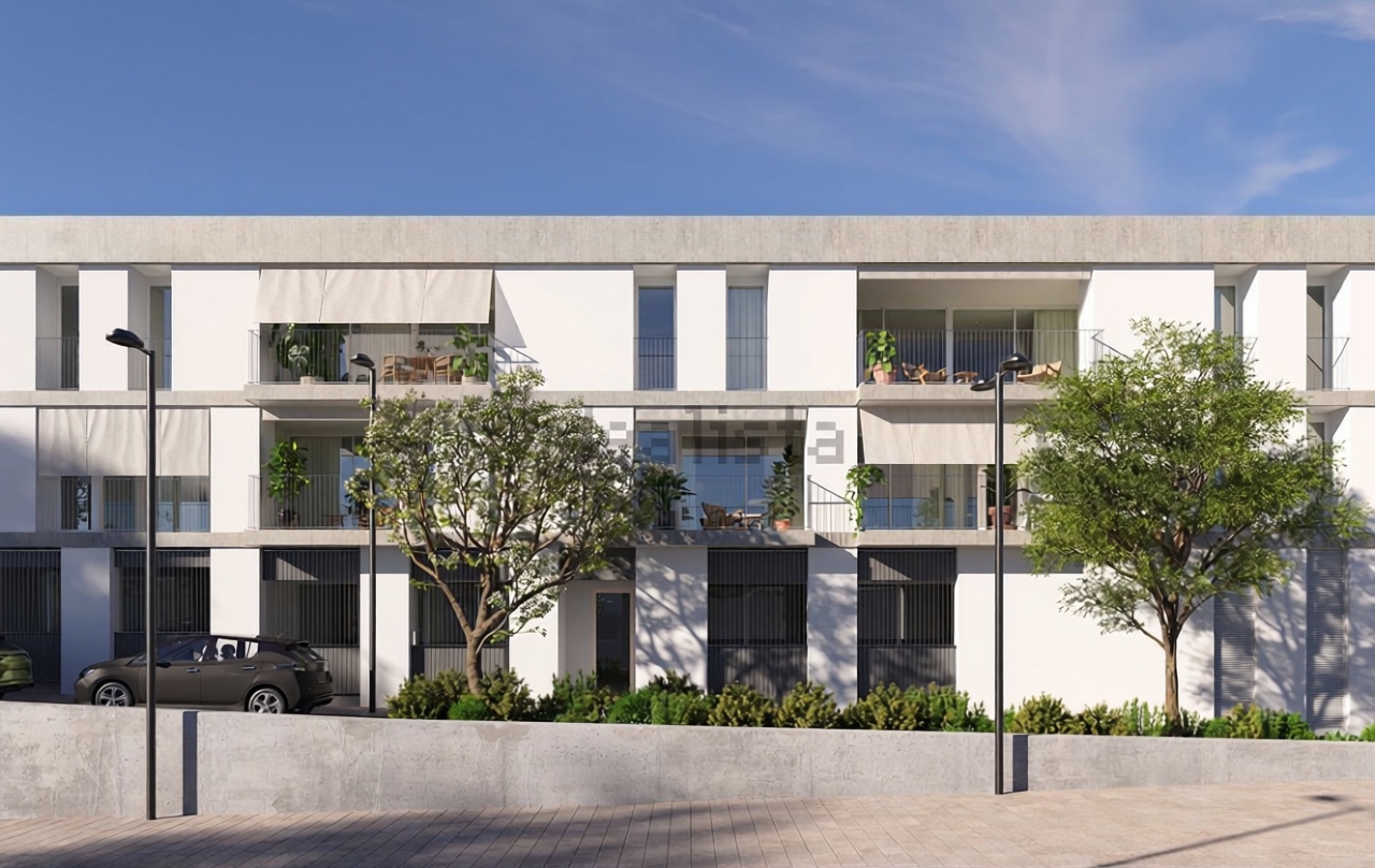 Beachfront flat in Es Castell — Facade