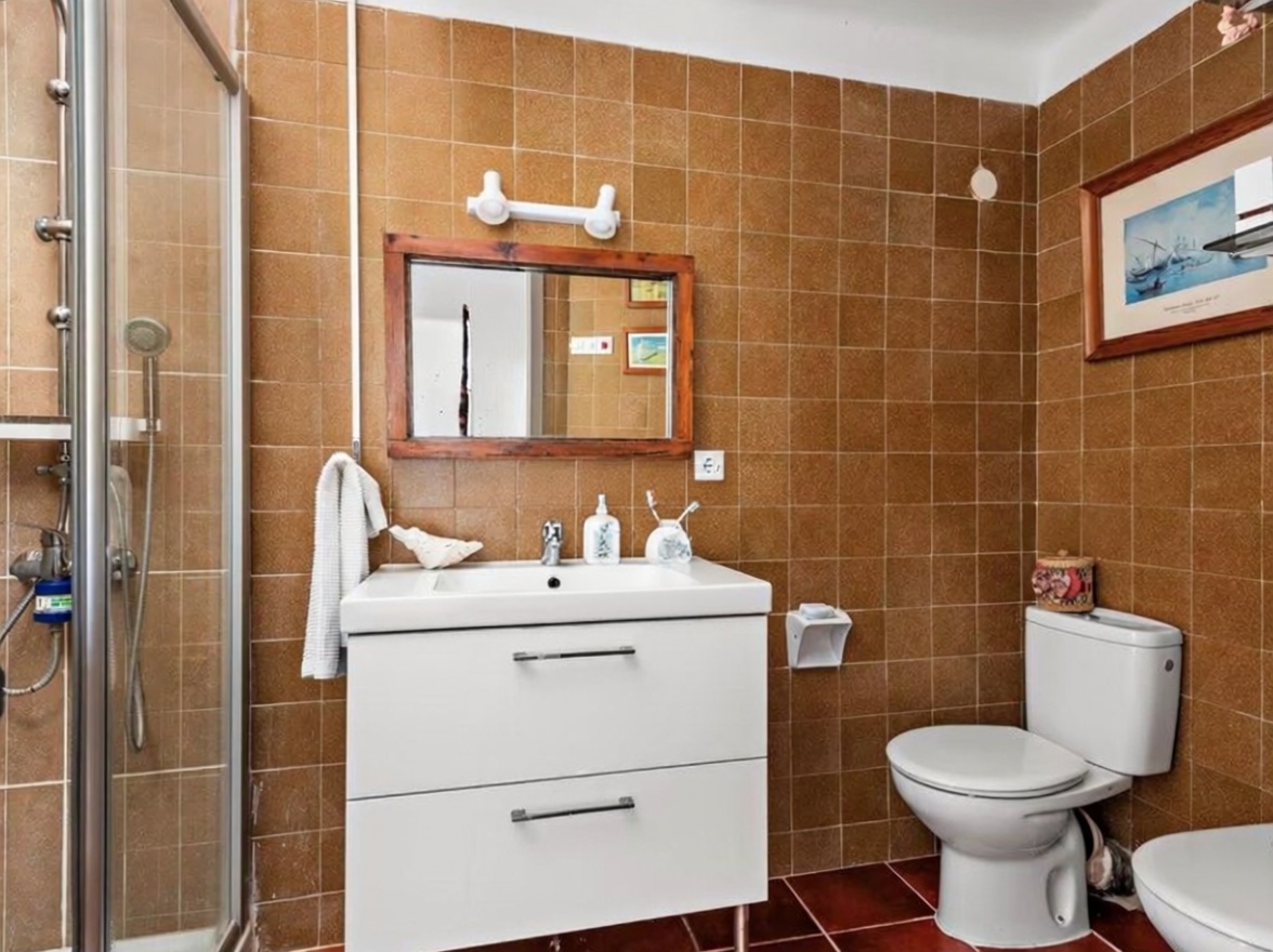 Beachfront duplex in Es Mercadal — Bathroom