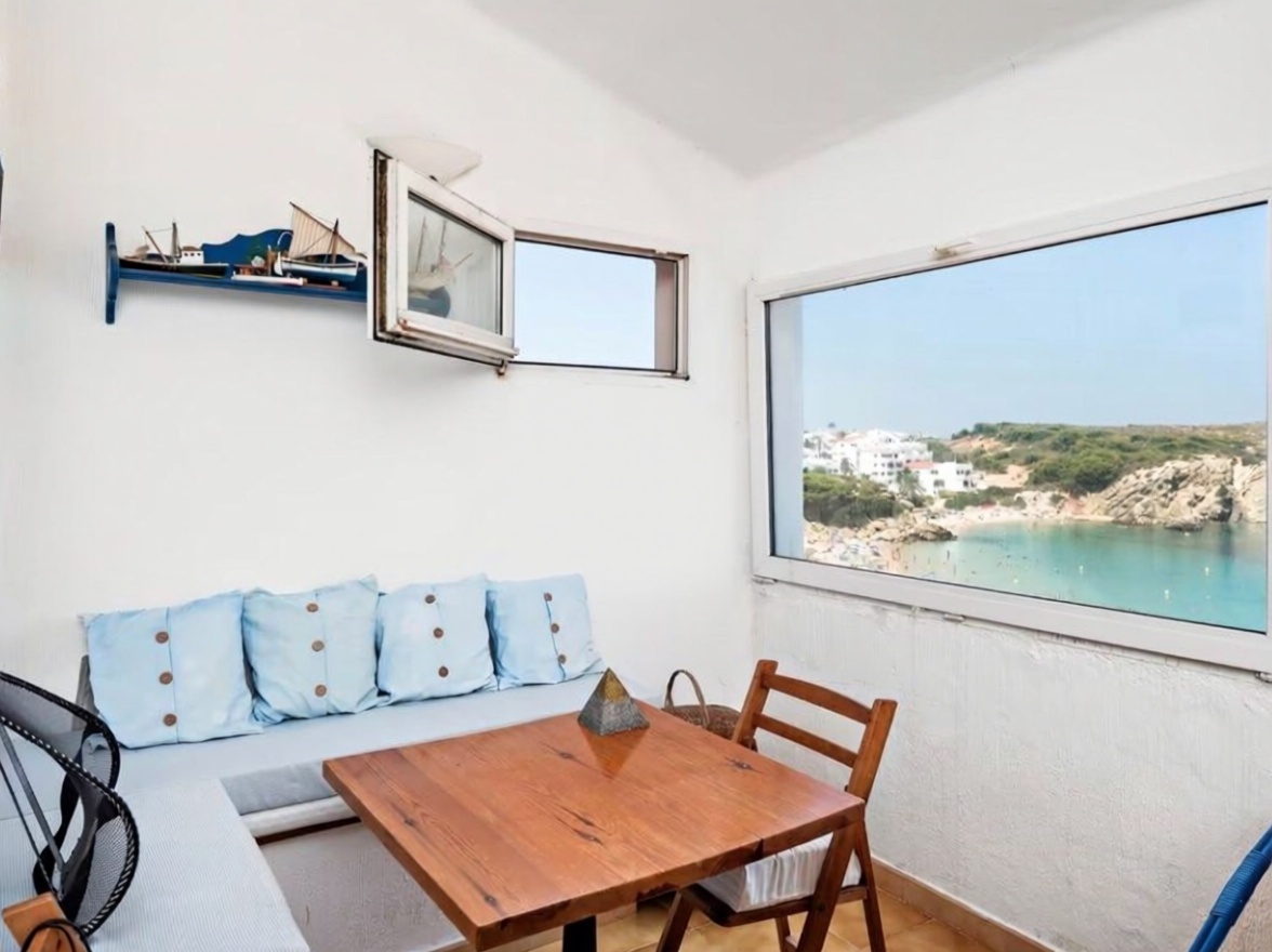 Beachfront duplex in Es Mercadal — Dining room