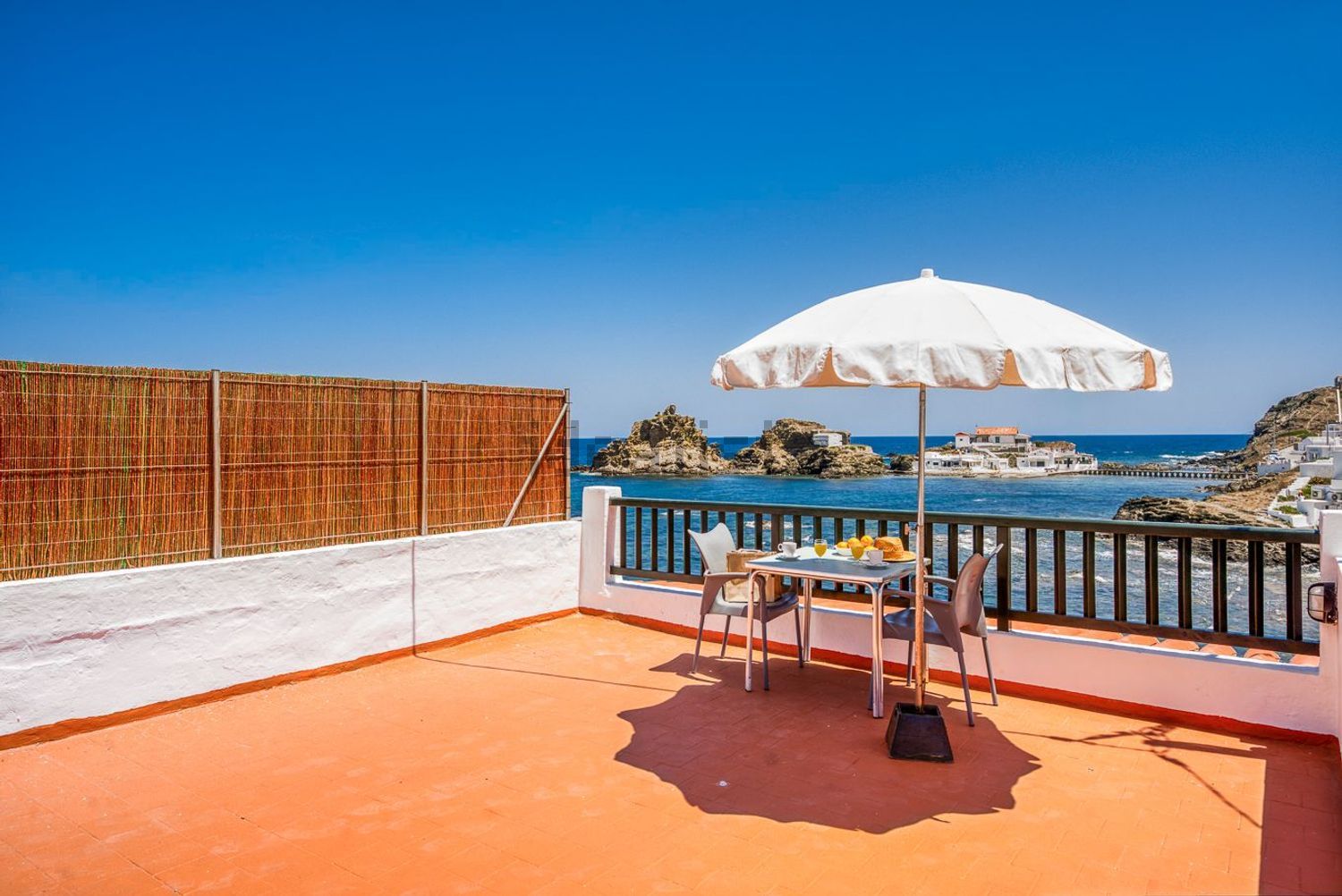 Chalet zum Verkauf mit direktem Strandzugang in Maó/Mahón