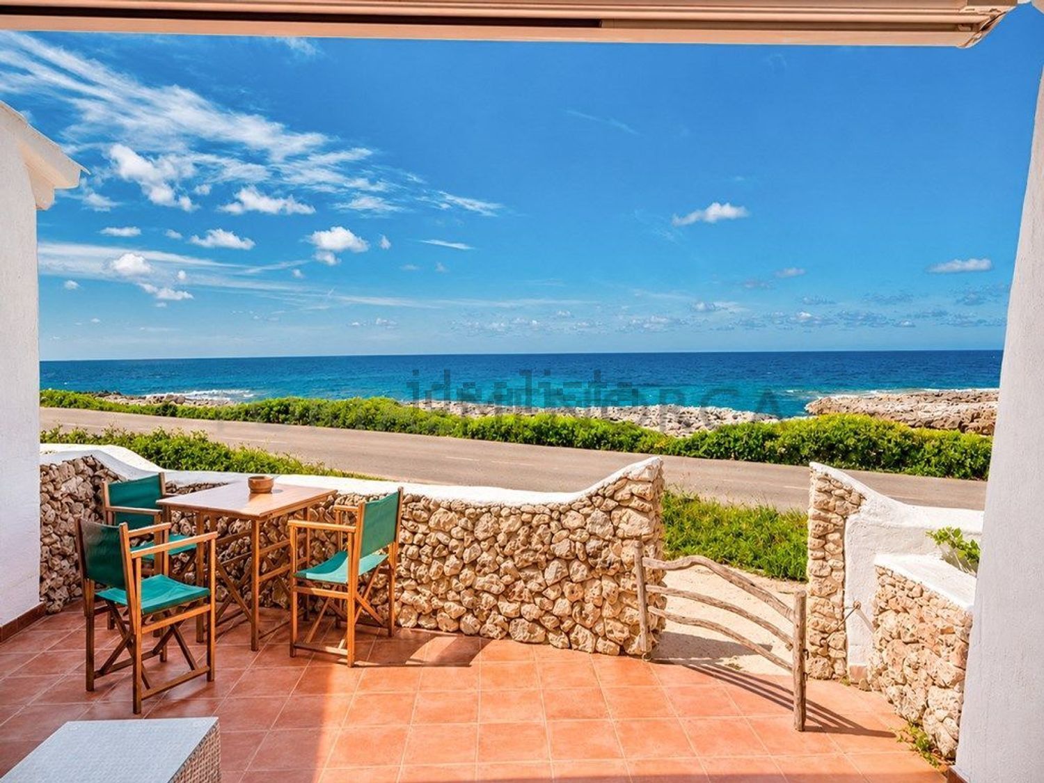 Chalet zum Verkauf mit direktem Strandzugang in Sant Lluís