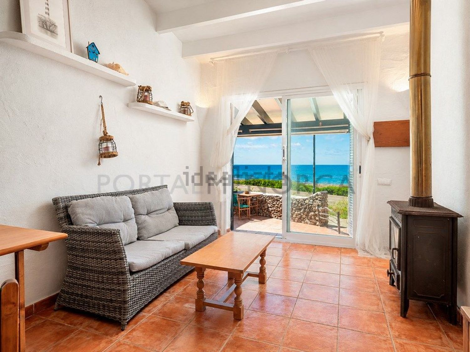 Chalet zum Verkauf mit direktem Strandzugang in Sant Lluís