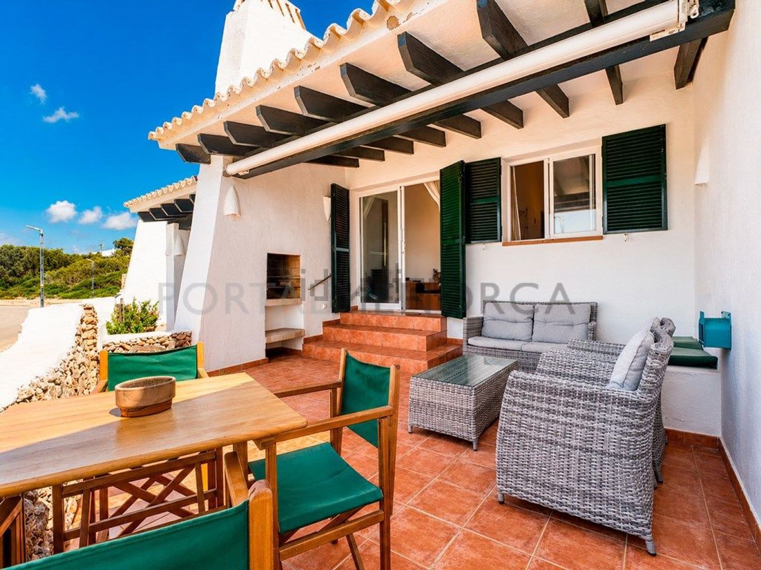 Chalet zum Verkauf mit direktem Strandzugang in Sant Lluís