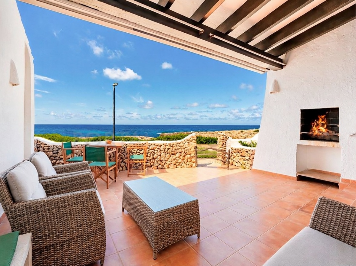 Chalet with direct beach access in Sant Lluís