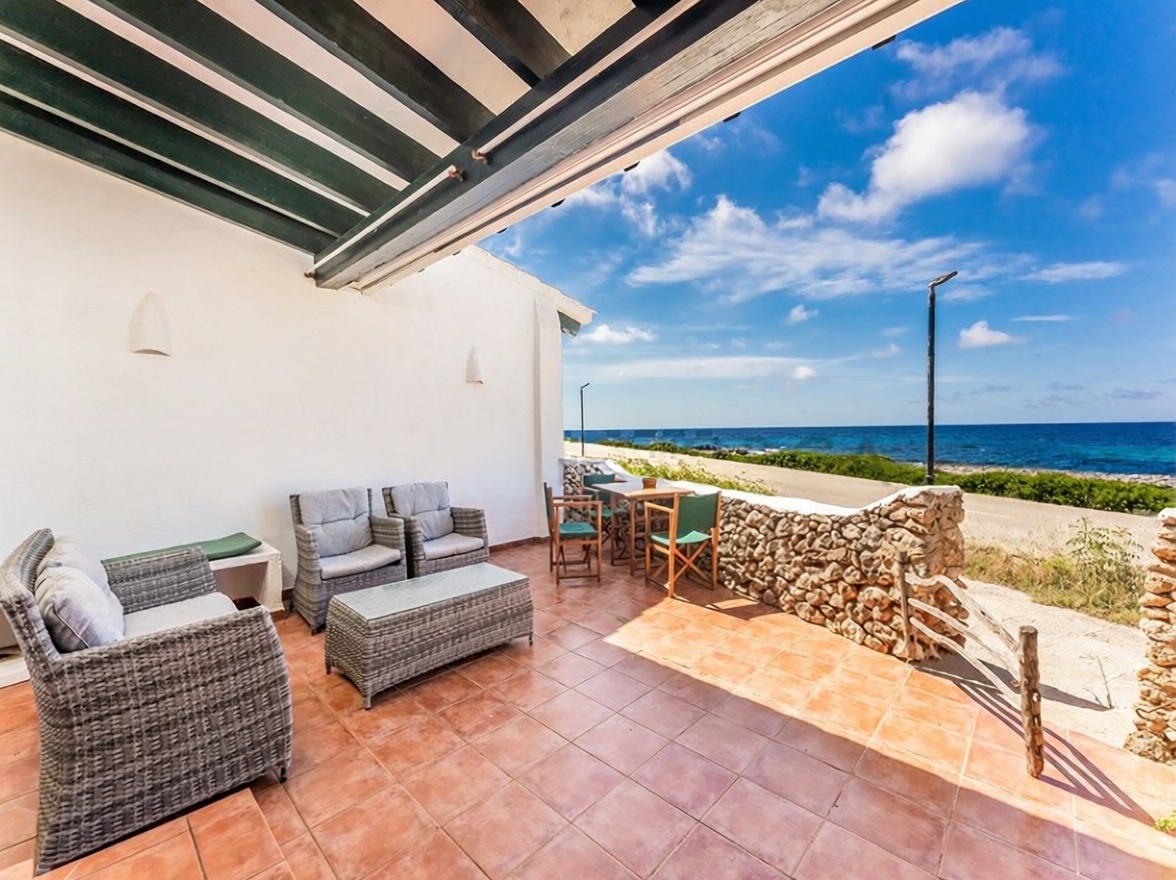 Chalet with direct beach access in Sant Lluís — Sea view