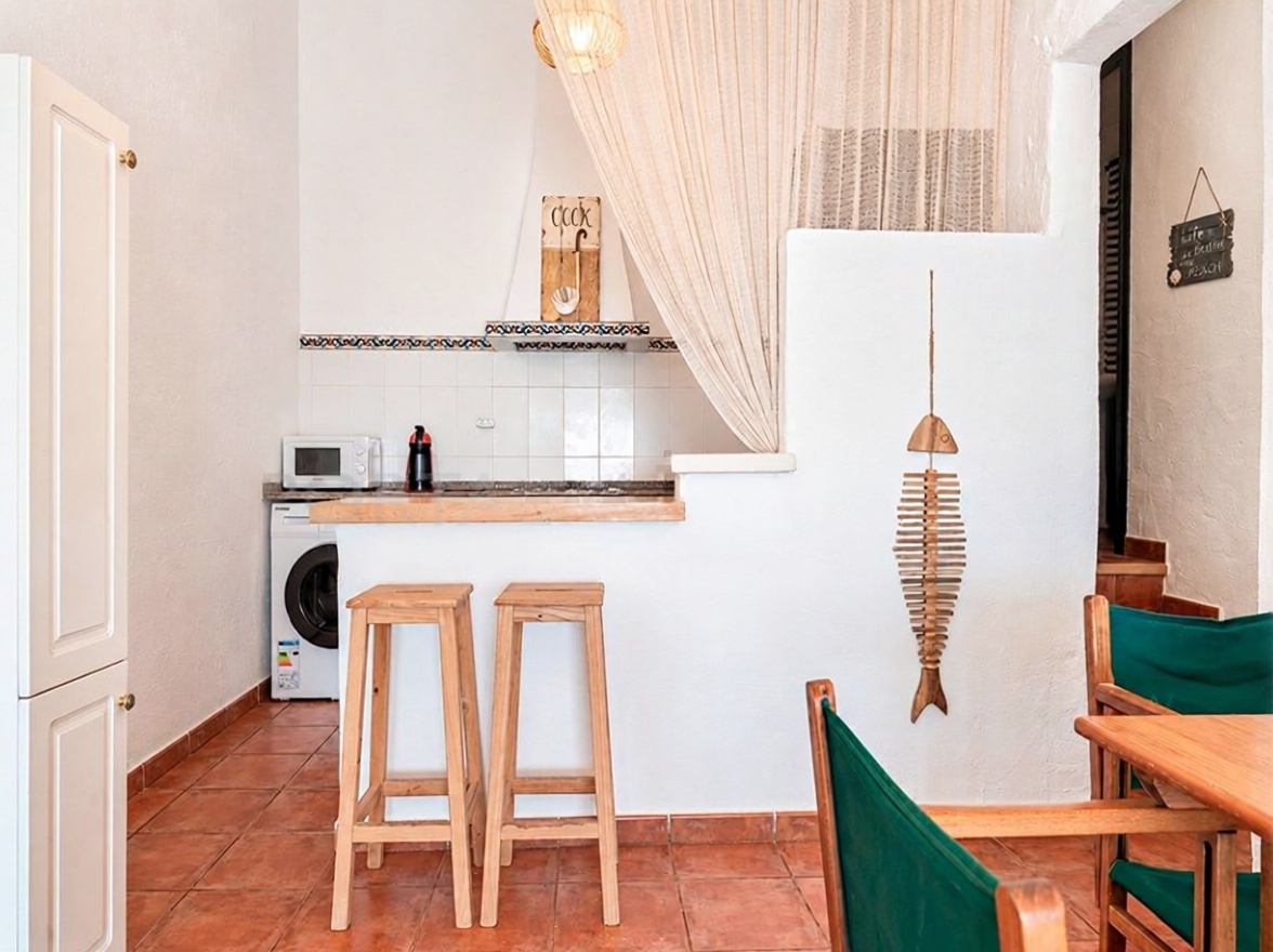 Chalet with direct beach access in Sant Lluís — Kitchen