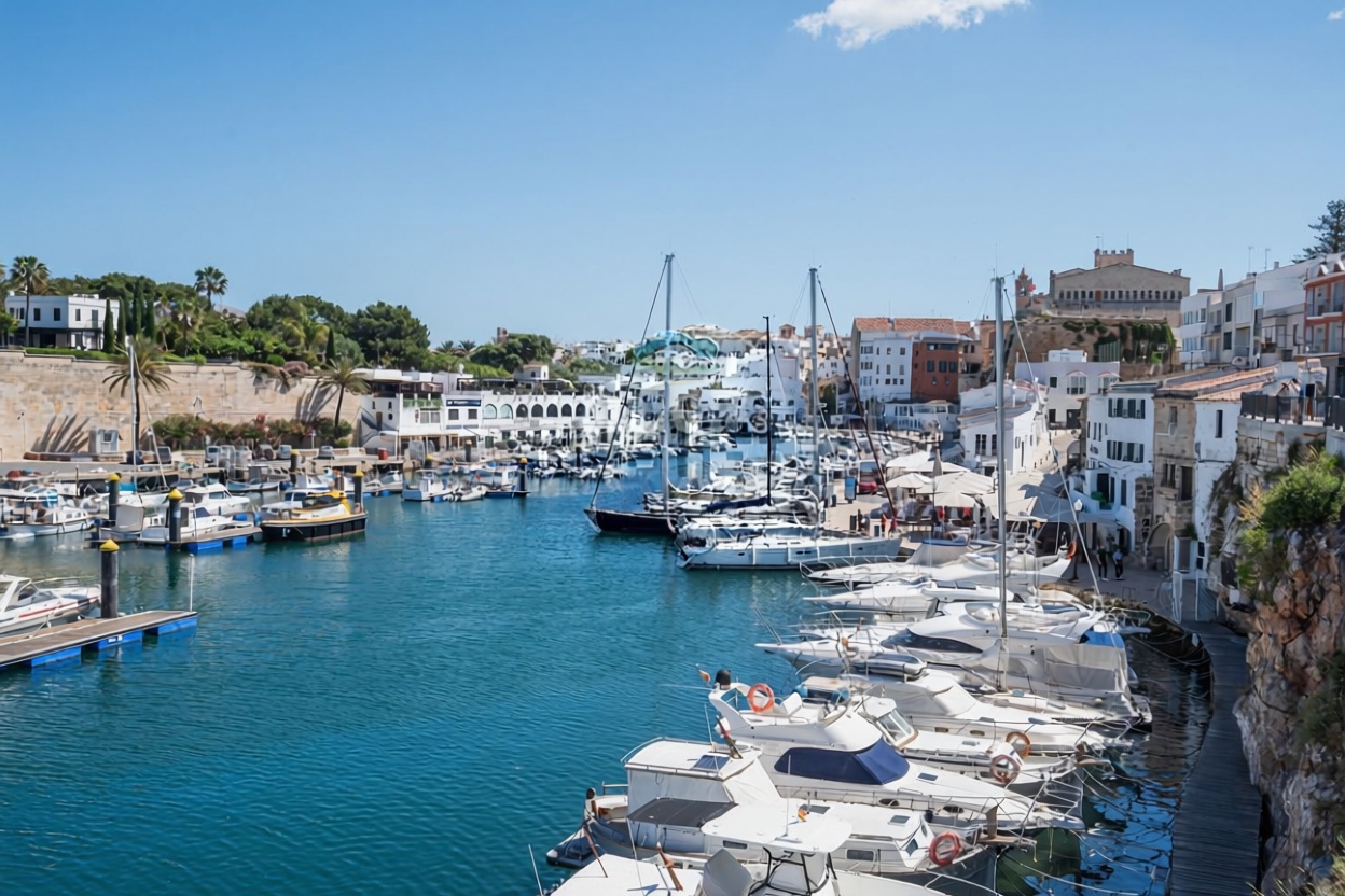 Wohnung in erste Strandlinie in Ciutadella — Meerblick