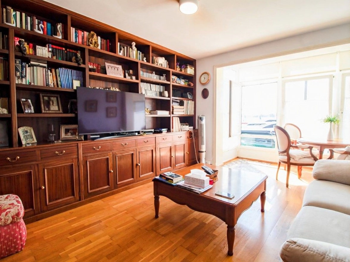Beachfront flat in Maó — Living room