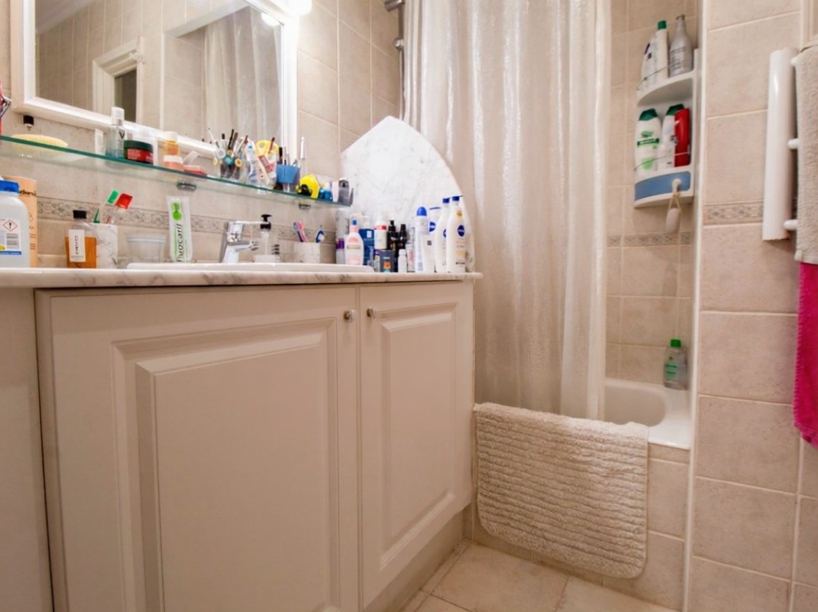 Beachfront flat in Maó — Bathroom