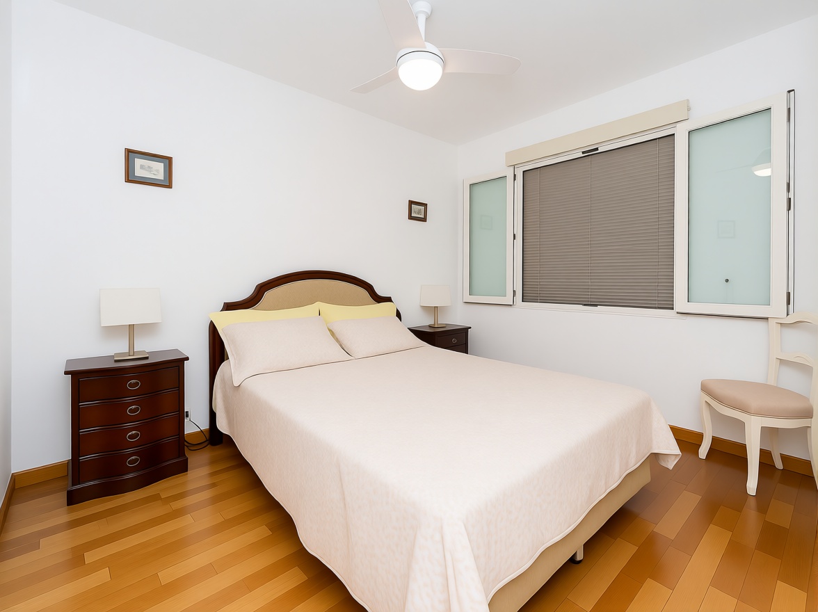 Beachfront flat in Maó — Bedroom