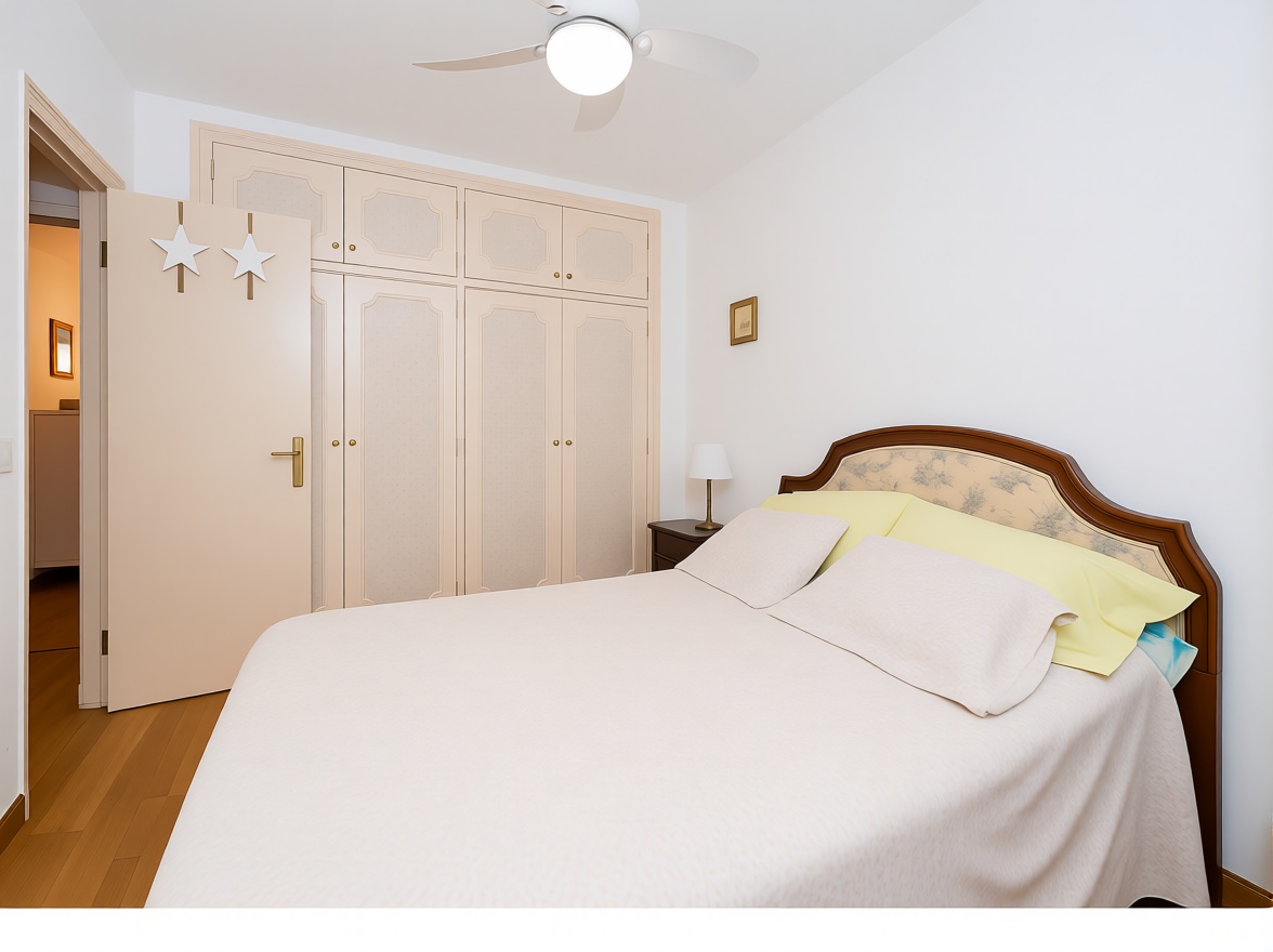 Beachfront flat in Maó — Bedroom