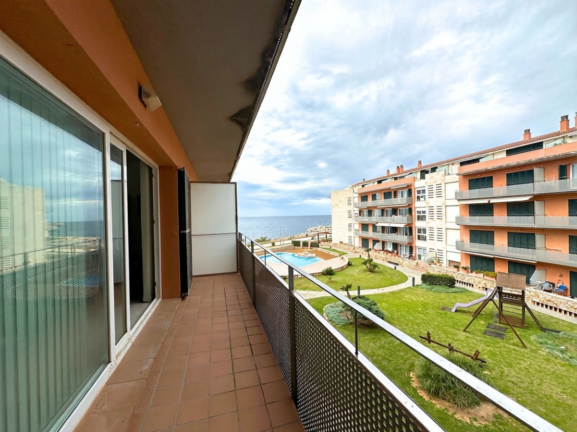 Beachfront flat in Ciutadella