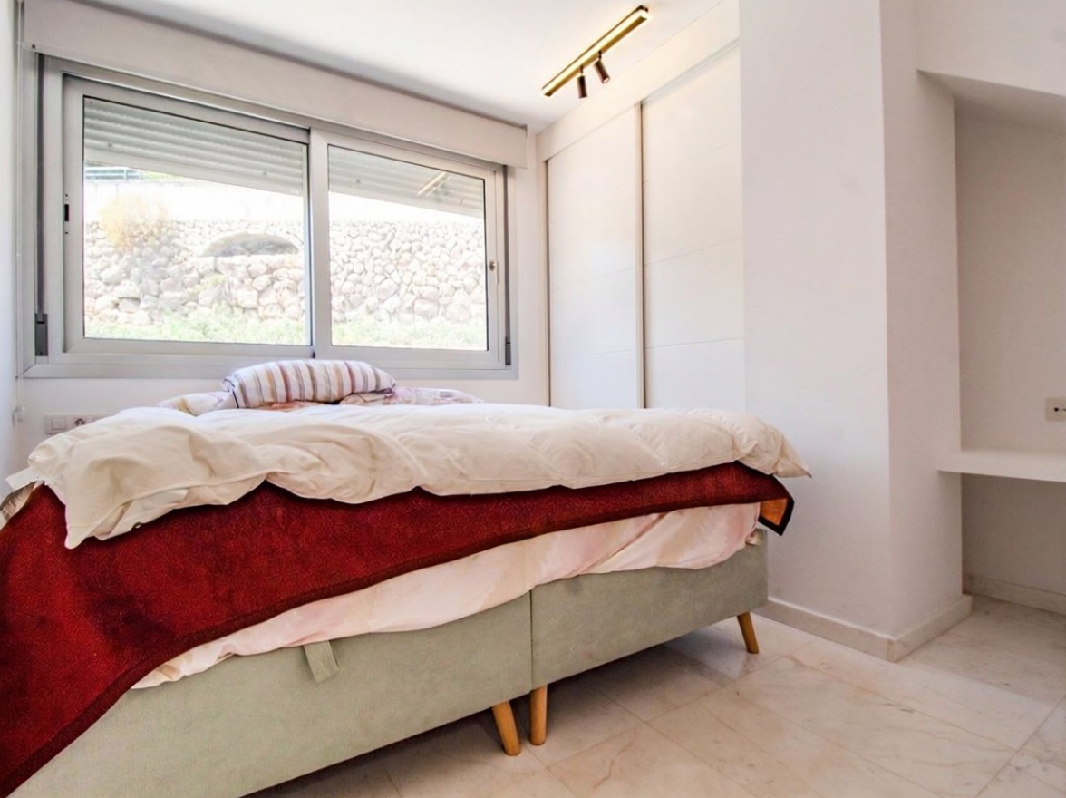 Beachfront flat in Maó — Bedroom