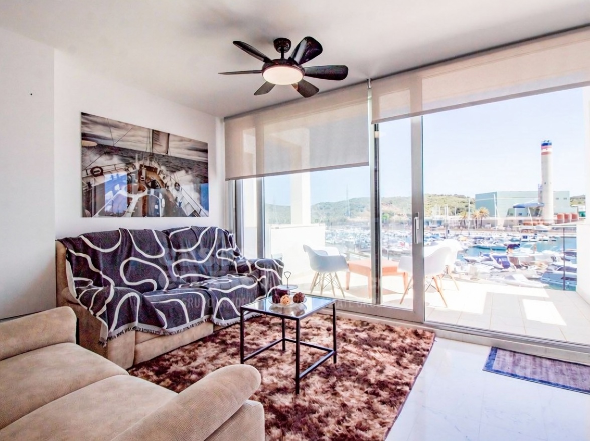 Beachfront flat in Maó — Living room