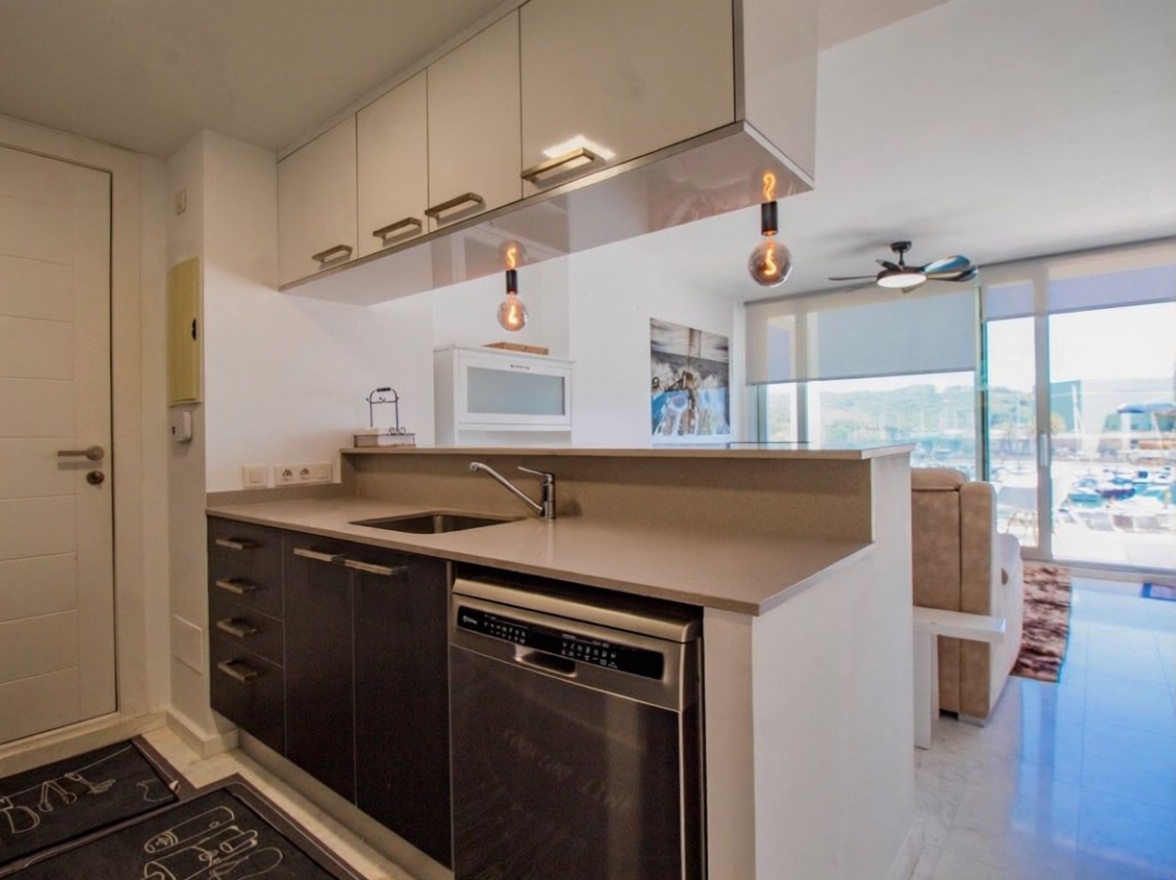 Beachfront flat in Maó — Kitchen