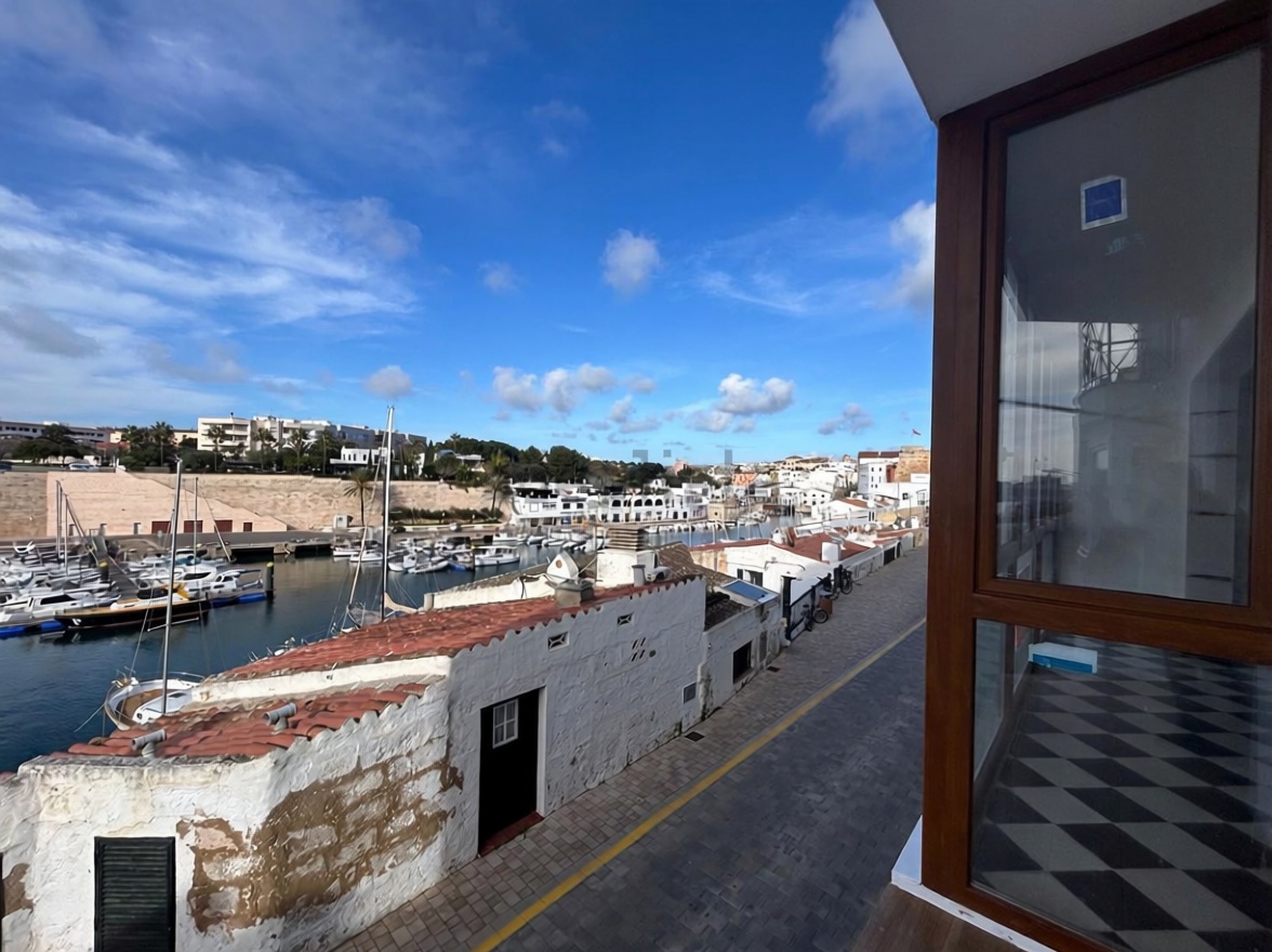 Beachfront flat in Ciutadella