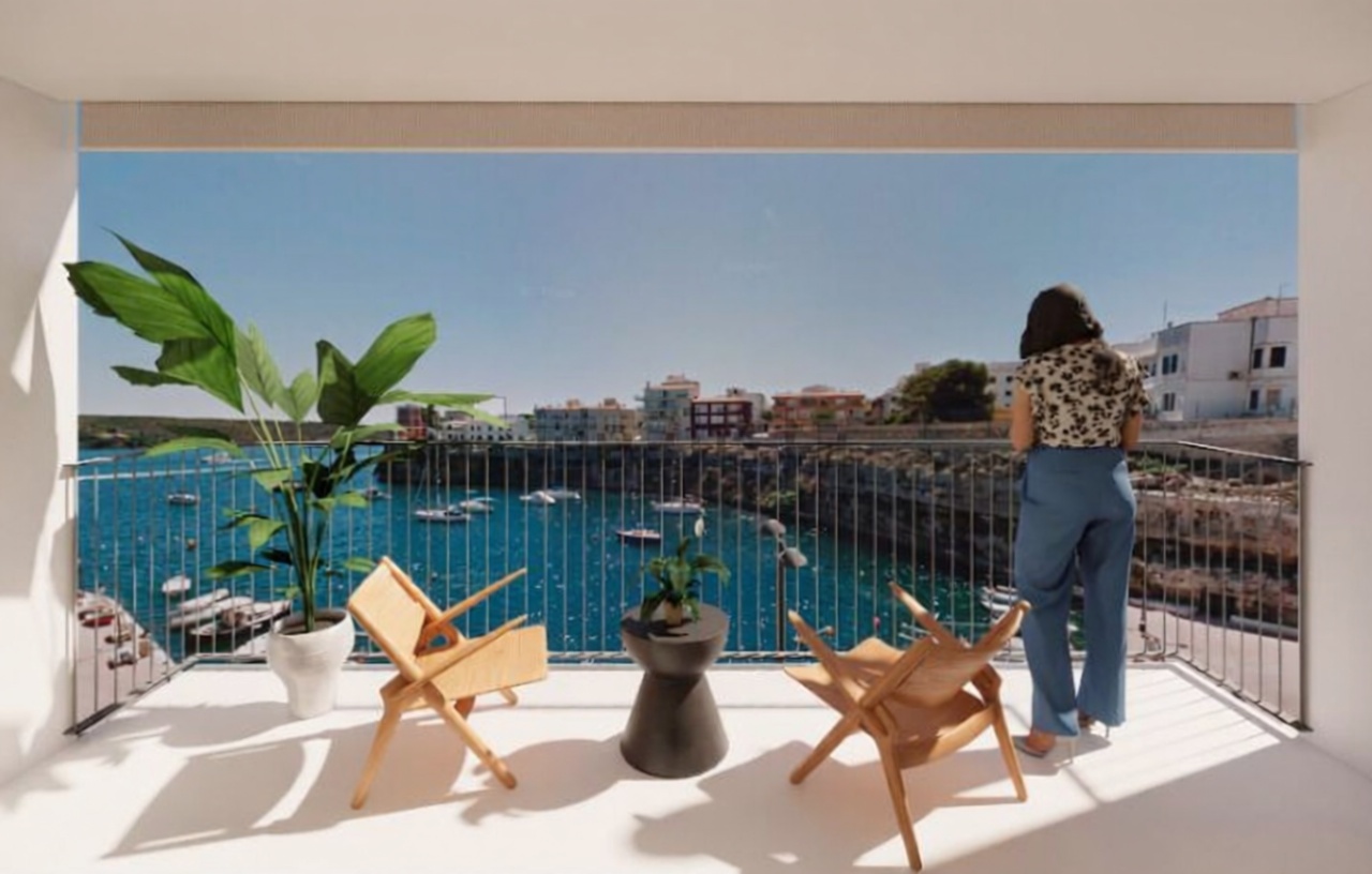 Beachfront flat in Es Castell — Sea terrace