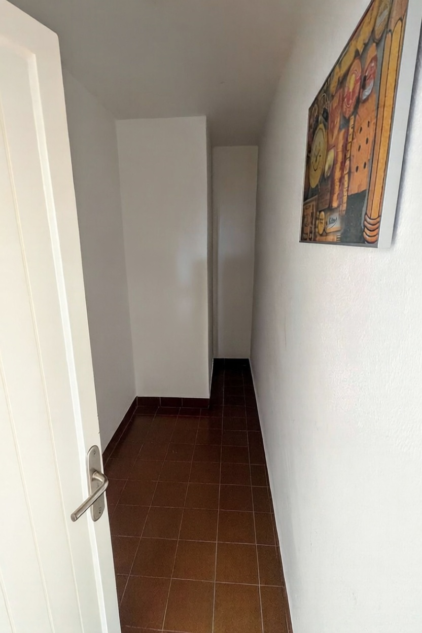 Beachfront flat in Es Mercadal — Sea view