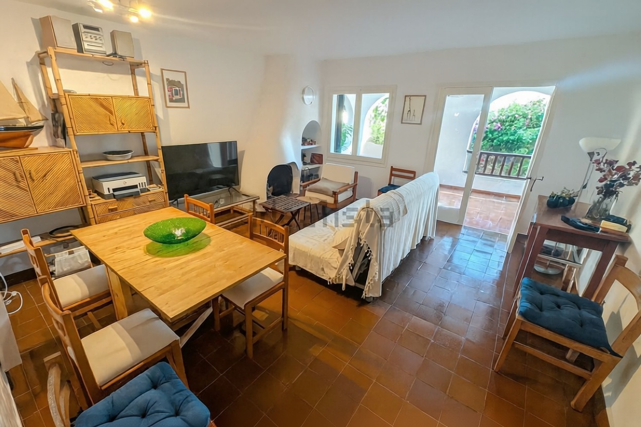 Beachfront flat in Es Mercadal — Living room