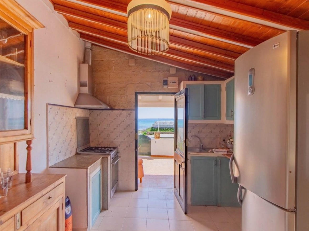 Wohnung in erste Strandlinie in Sant Lluís — Küche