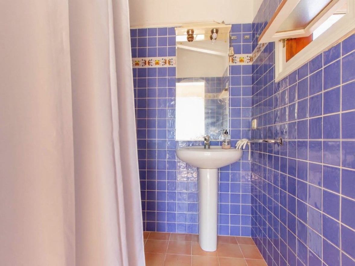 Wohnung in erste Strandlinie in Sant Lluís — Bad