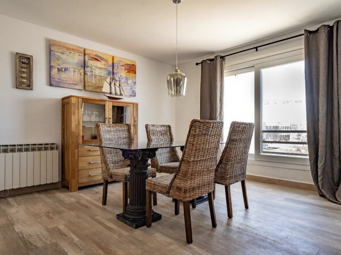 Beachfront flat in Es Castell — Bedroom
