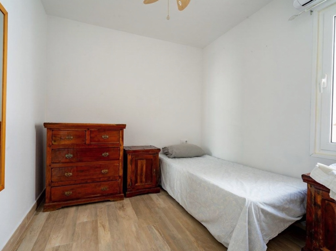 Beachfront flat in Es Castell — Bathroom