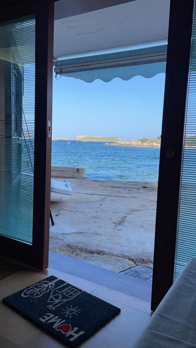 Chalet with direct beach access in Es Mercadal — Sea view