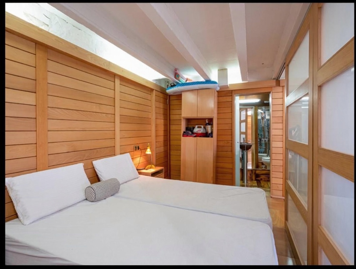 Chalet with direct beach access in Es Mercadal — Bedroom